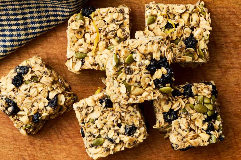Blueberry-Cashew Oat Bars Blueberry-Cashew Oat Bars