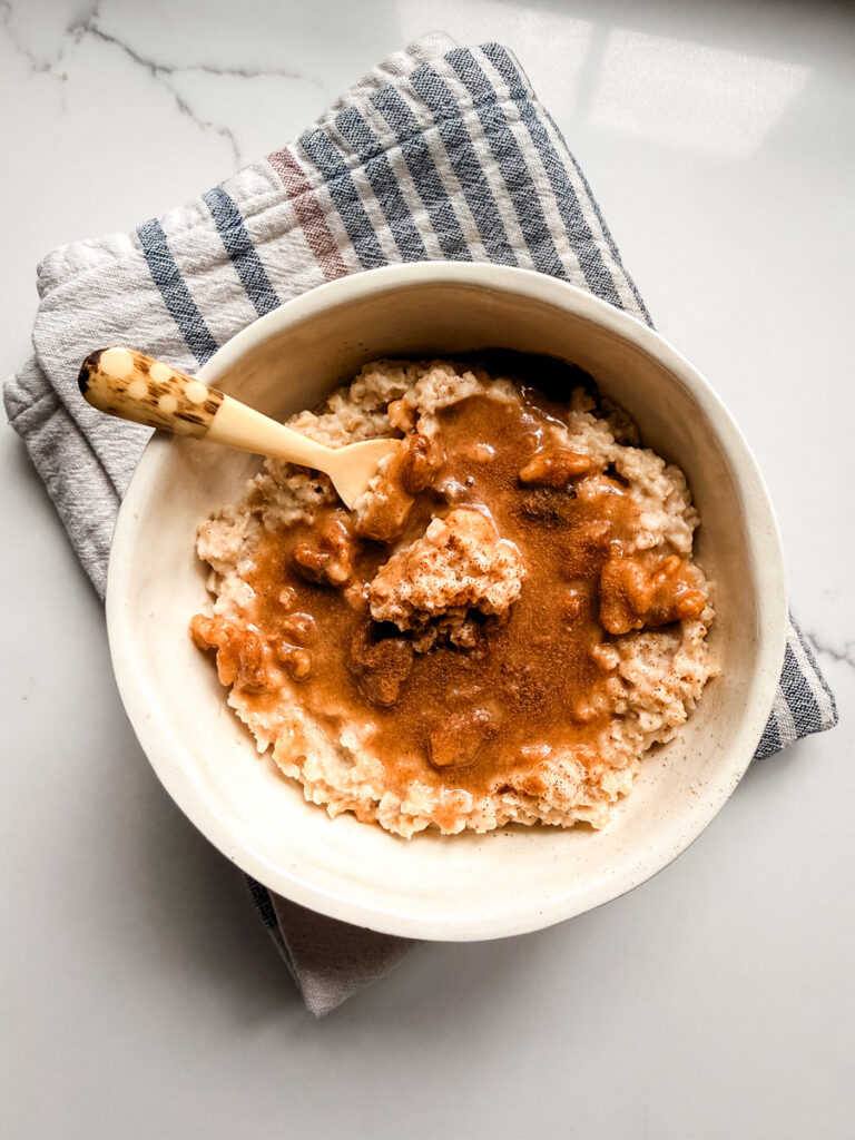 Cinnamon Roll Oatmeal • Kath Eats Cinnamon Roll Oatmeal • Kath Eats