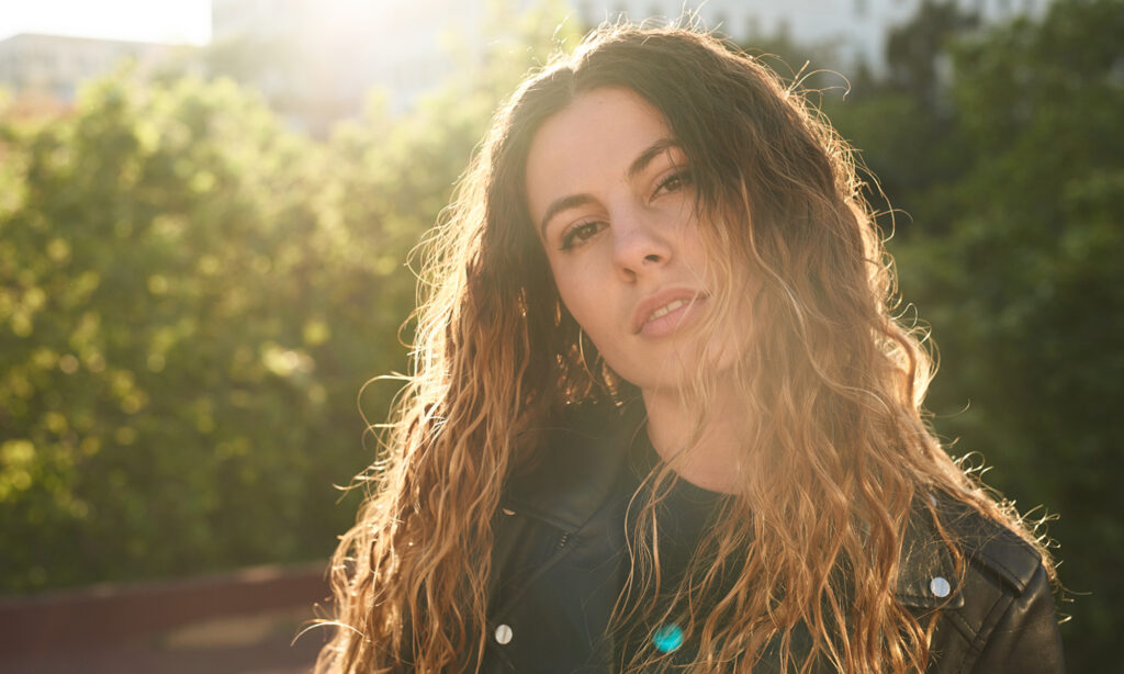 How To Create Effortless Beach Waves, From A Celeb Stylist