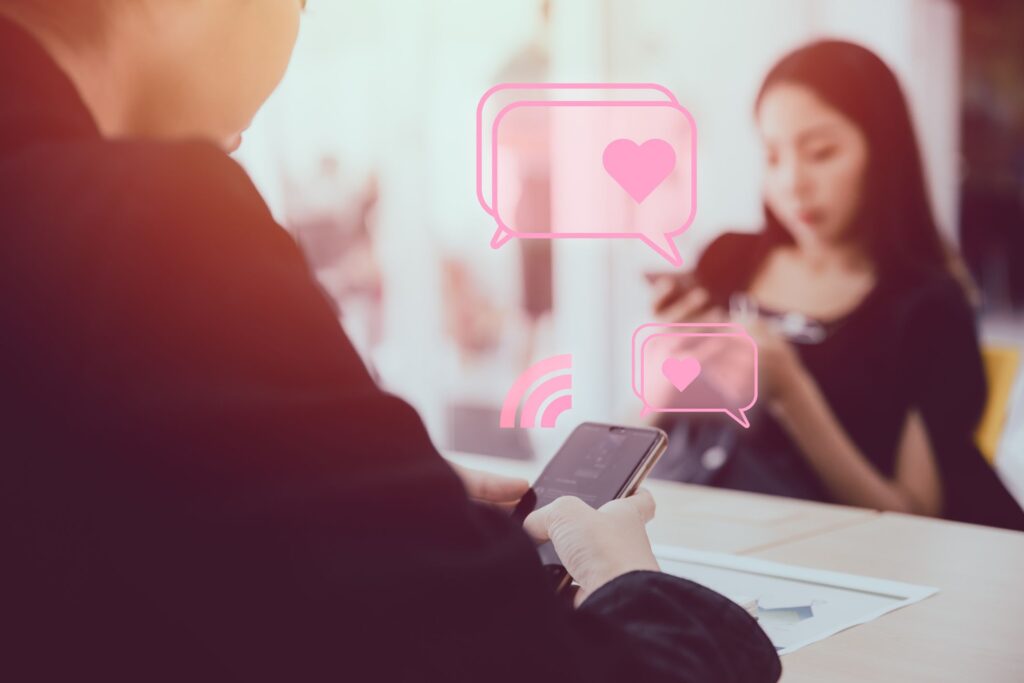 8 Ways to Initiate the Conversation On a Dating App 8 Ways to Initiate the Conversation On a Dating App