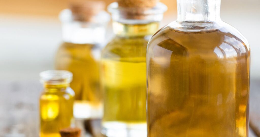 8 benefits of MCT oil and how to use it