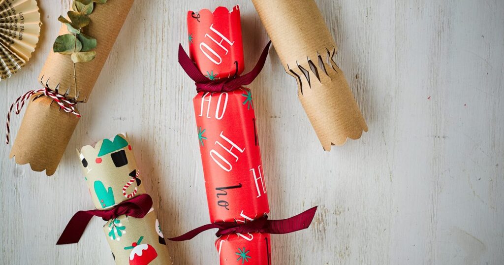 How to make: Christmas crackers