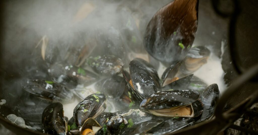 How to cook mussels | Good Food