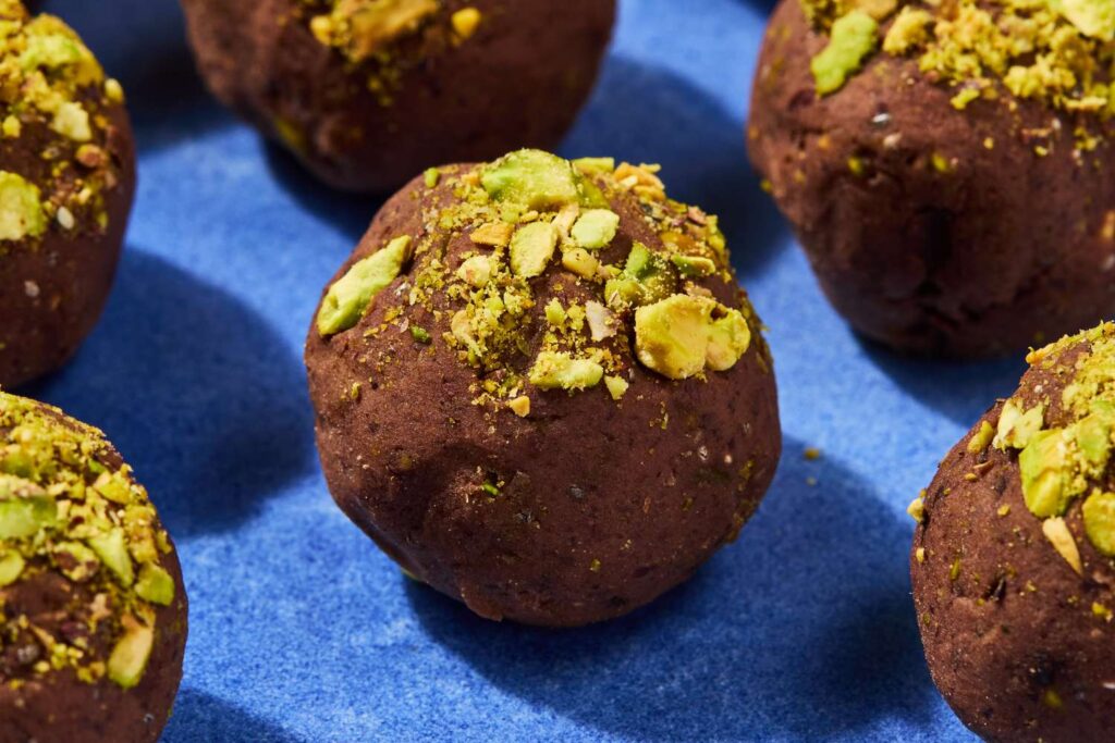 Chocolate-Pistachio Energy Balls