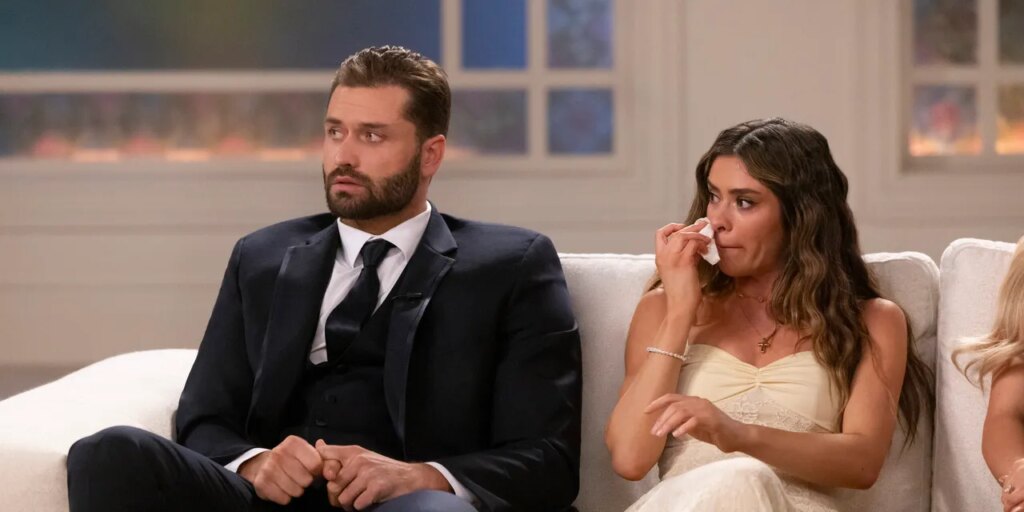 4 Signs You’re in a Trauma-Bond Relationship, According to Experts