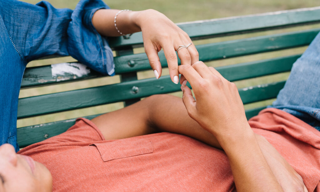 Holding Hands While Fighting Helps Couples Stay Calm: Study