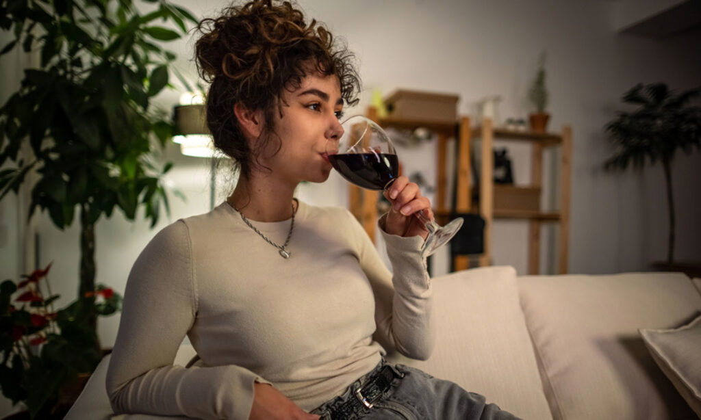 I Started Reacting to Alcohol Differently At 30 — Here’s What Changed