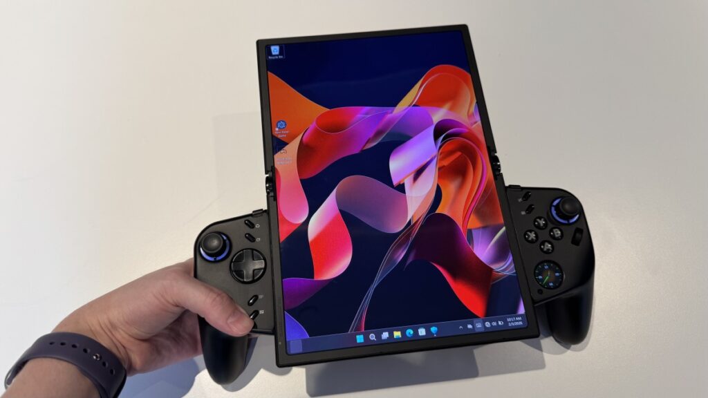 Lenovo’s Foldable Gaming Handheld Is Too Cool to Remain Just a Concept Lenovo’s Foldable Gaming Handheld Is Too Cool to Remain Just a Concept