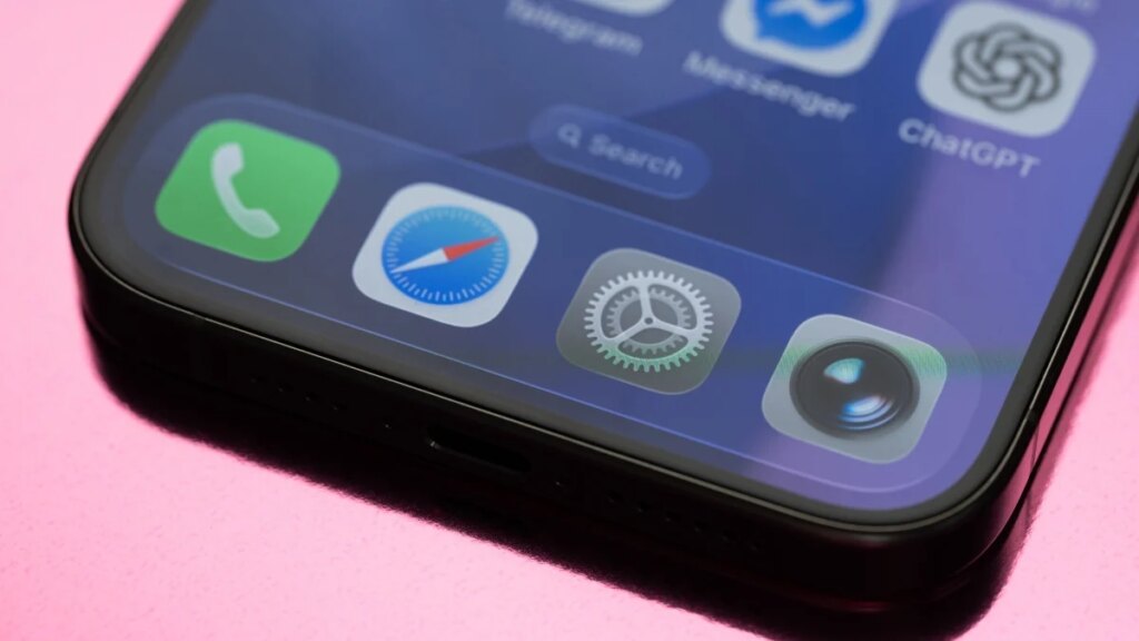 Update Your iPhone to Protect Yourself Against ‘DarkSword’ Malware Update Your iPhone to Protect Yourself Against ‘DarkSword’ Malware