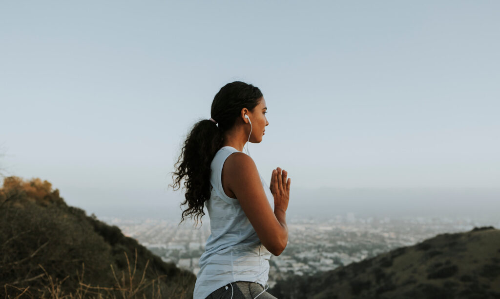 25 Ways To Come Back To Your Body If You Feel Dissociative